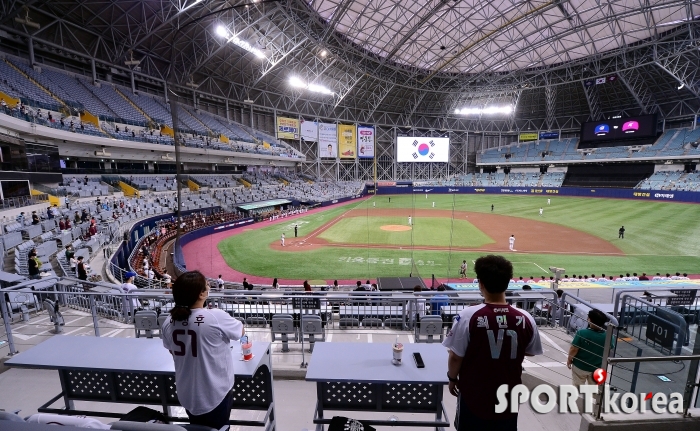 설레이는 프로야구 첫 관중 입장!