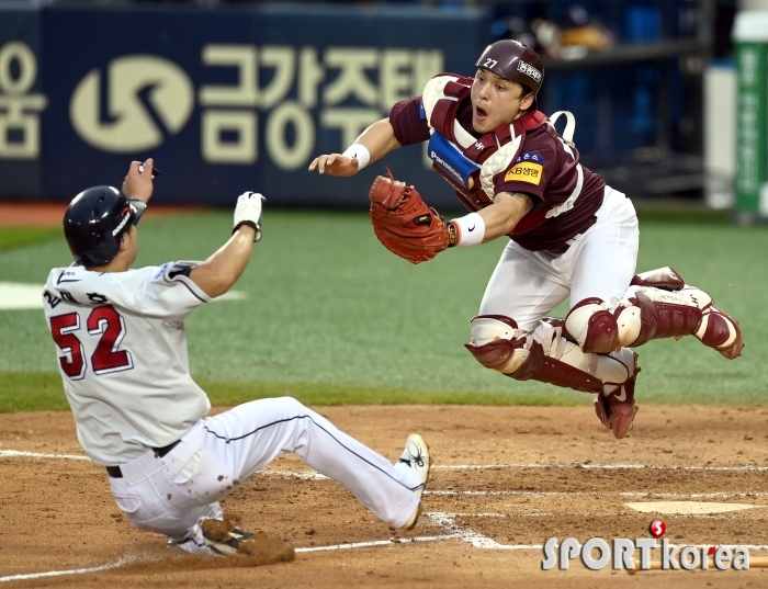 박동원 `송구가 높았지만 괜찮아`