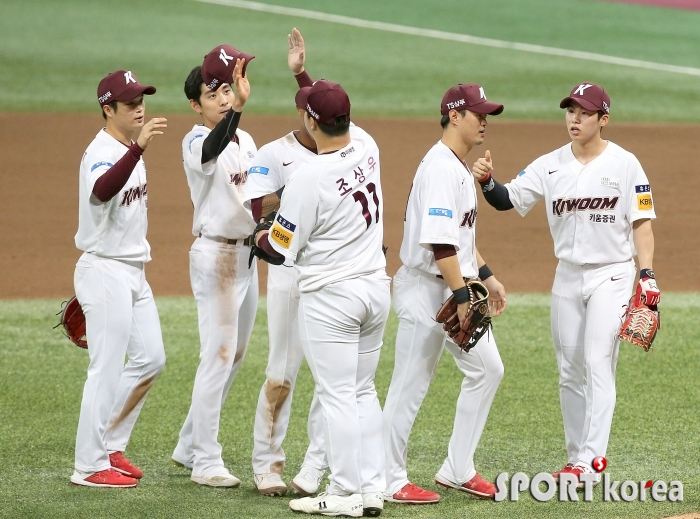 4-3역전승 거둔 키움 선수들.