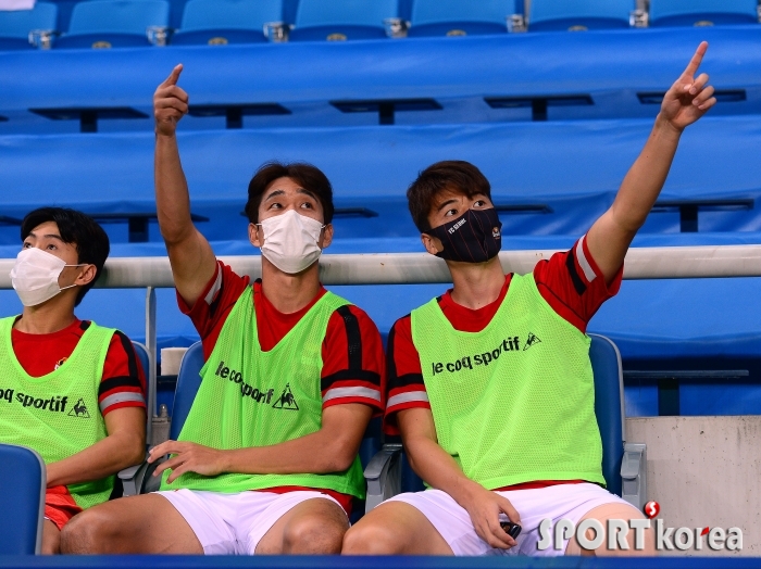 인천 축구경기장을 처음 찾은 기성용 `경기장이 좋아~`