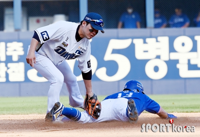 박해민, 가볍게 2루 도루 성공!