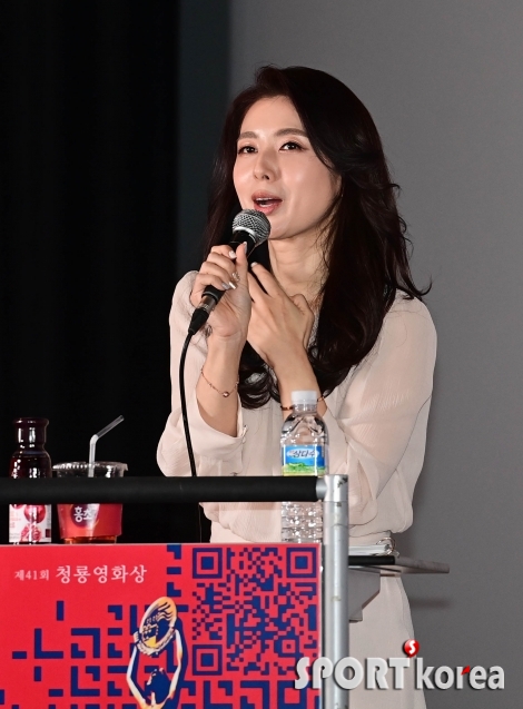 윤성은 영화평론가 `청룡영화상 핸드프린팅 행사 시작해요`