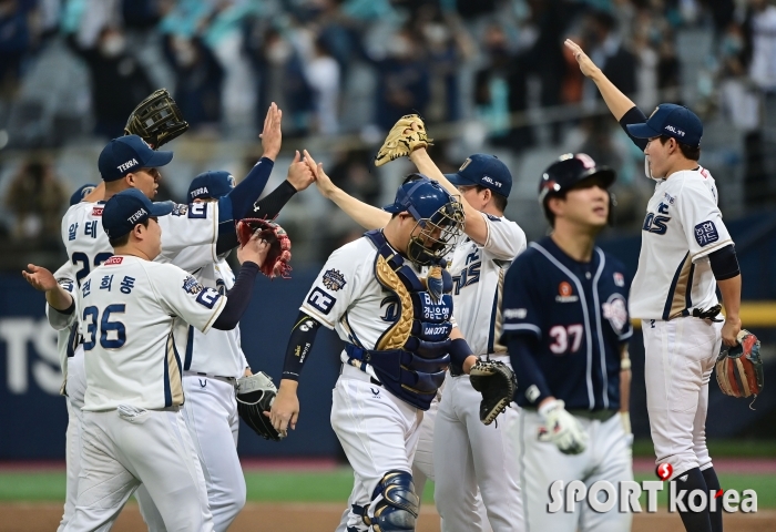 NC, 두산 상대로 5-3 `한국시리즈 1차전 승리`