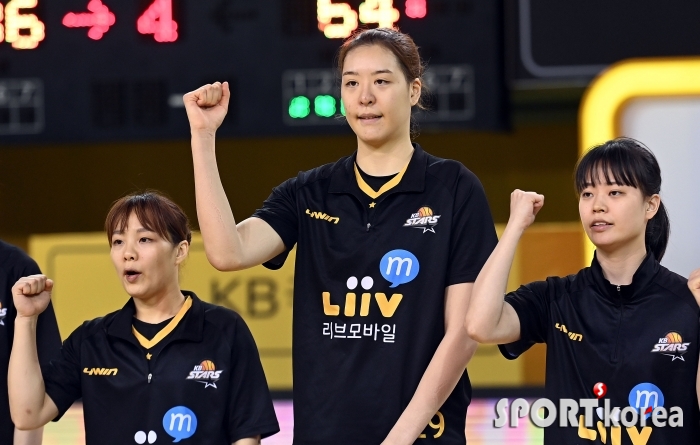 박지수, 여자농구 최초 전 경기 더블더블 달성!