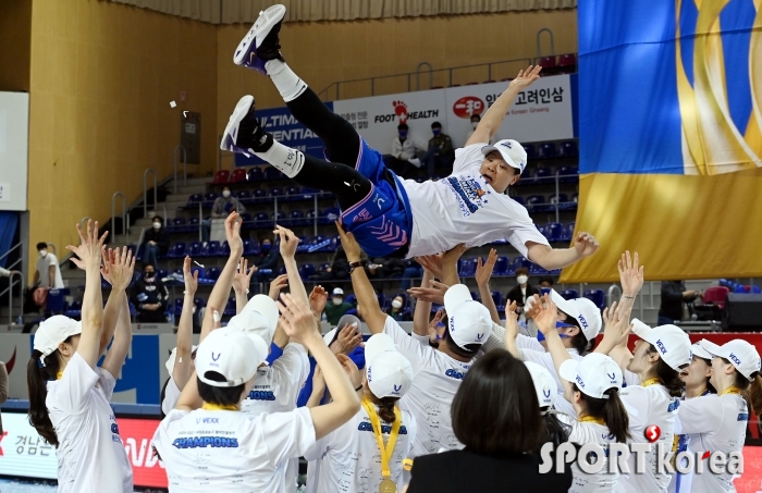 MVP 김한별, 헹가래는 무서워!