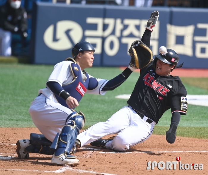 강백호 `태그업 성공`