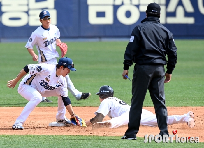 2루 접전, 아슬아슬 세이프!