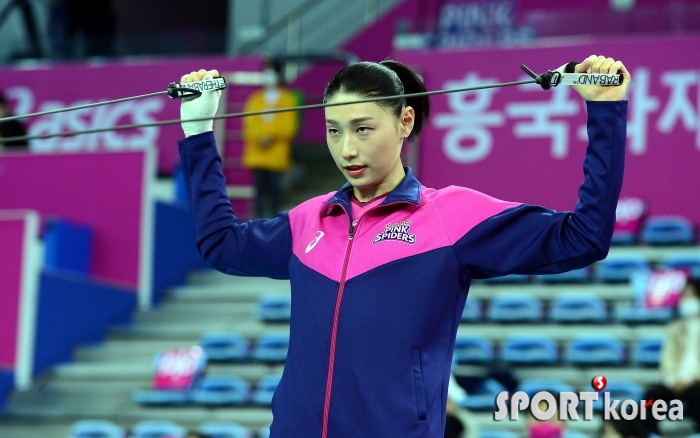 다부진 각오로 훈련하는 김연경!