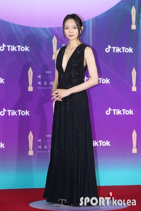 이솜, 블랙 드레스의 향연~