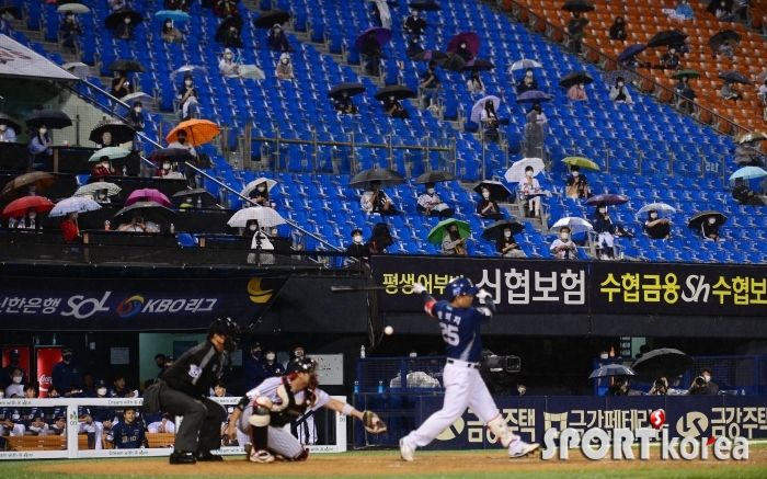 우천에도 포기 할 수 없는 야구 관람