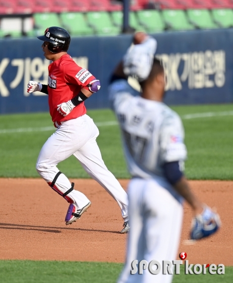 김강민, 기선제압 선제 솔로 홈런