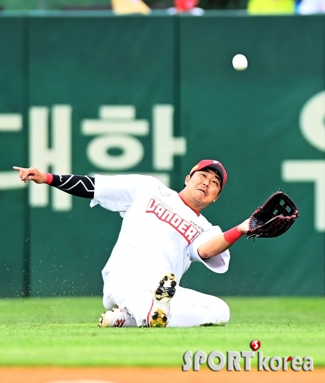 한유섬, 몸을 날린 허슬플레이