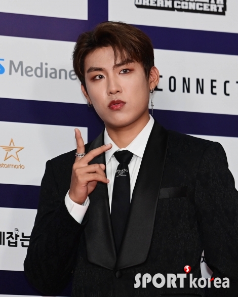 에이비식스(AB6IX) 박우진 `더 강력해진 남성미`