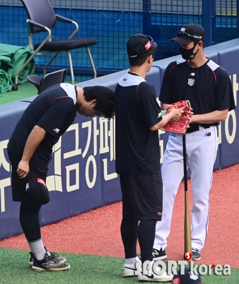 박기혁 코치에게 깍뜻이 인사하는 강백호