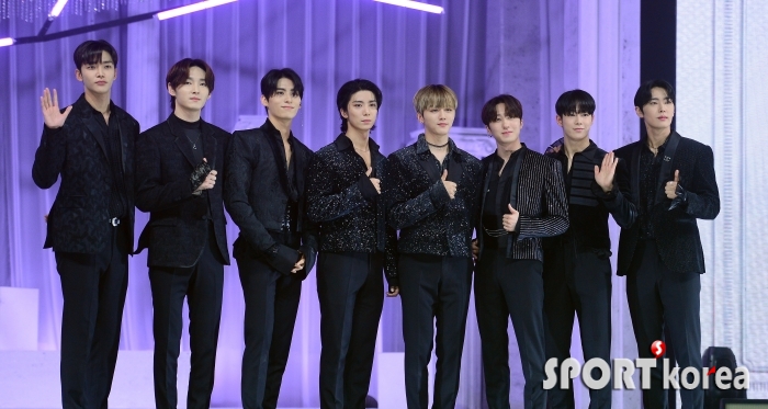 SF9 `9번째 미니 앨범으로 돌아왔어요`