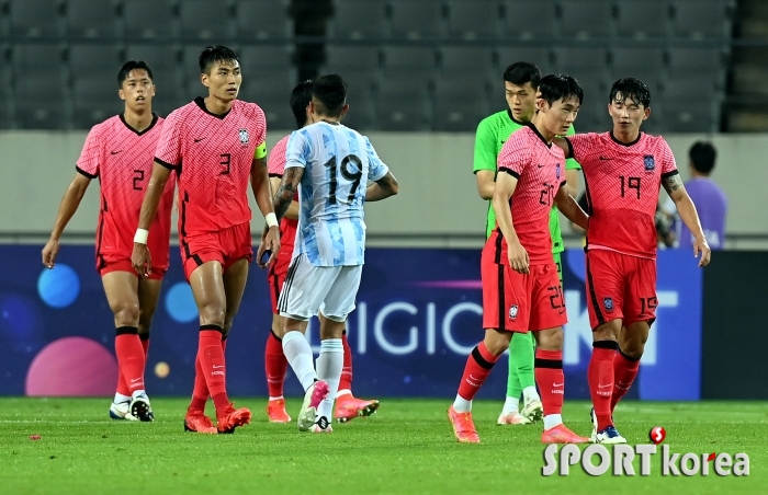 한국, 아르헨티나를 상대로 2-2 무승부