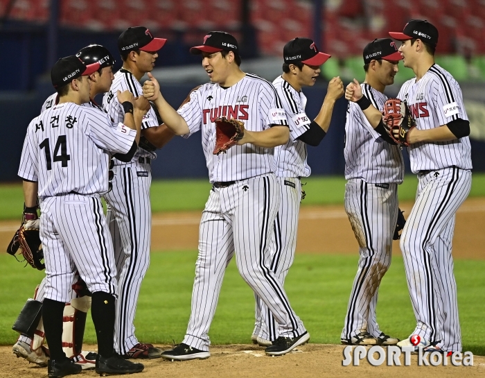 LG, SSG 상대 후반기 첫 경기 4-0 완승!