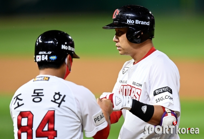 김강민, 만루 찬스에서 2타점 적시타!