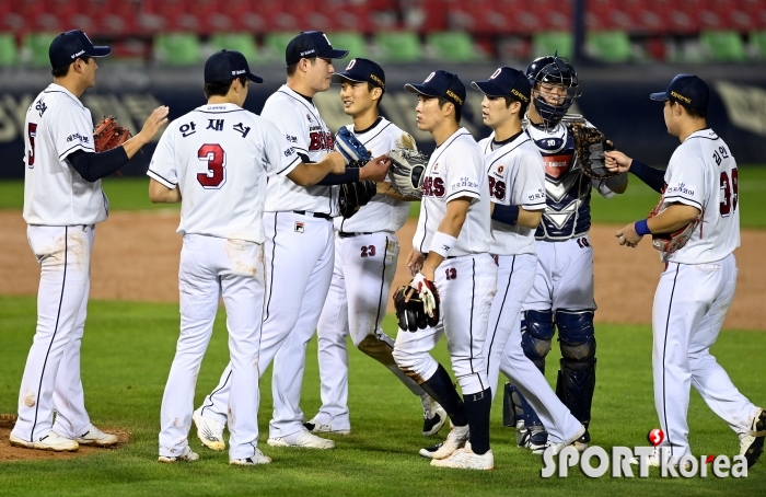 두산, 한화를 상대로 11-8 힘겨운 승리!