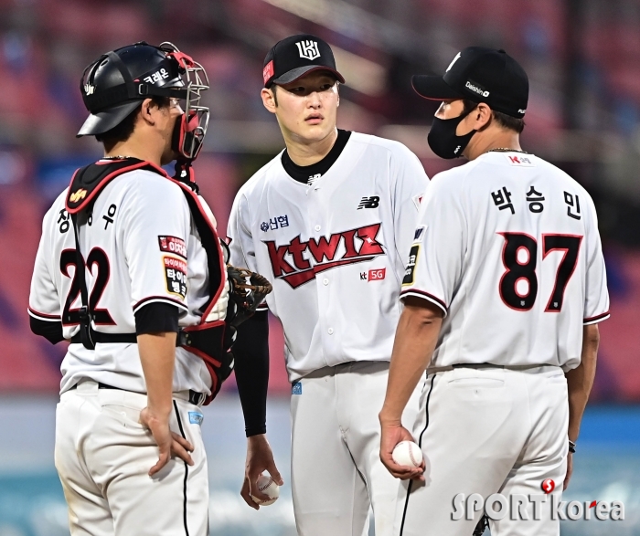 5.1이닝 2실점으로 마운드 내려오는 배제성