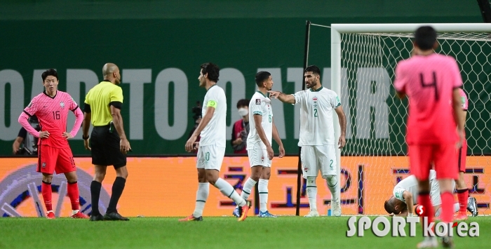 경기 종료 10분 남기고 시작된 침대 축구