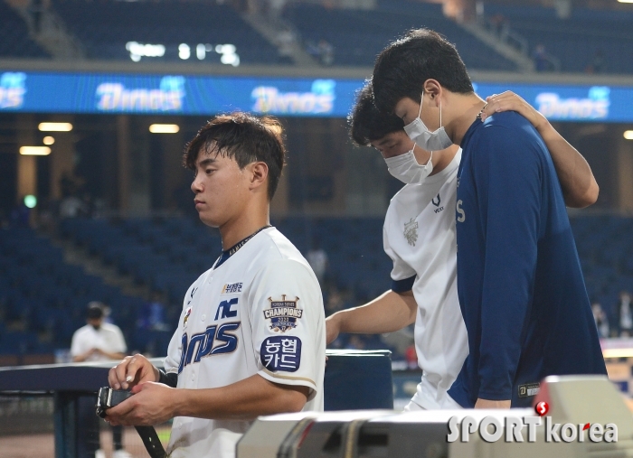 NC `관중석을 볼 수 없는 4연패`