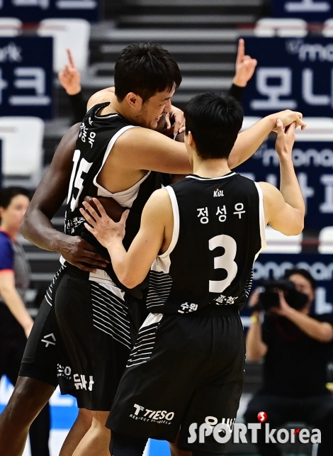 김동욱 `4연승으로 향하는 3점슛`
