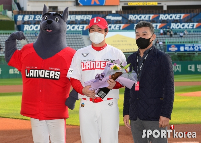 최정 `400홈런 KBO 기념 시상식`