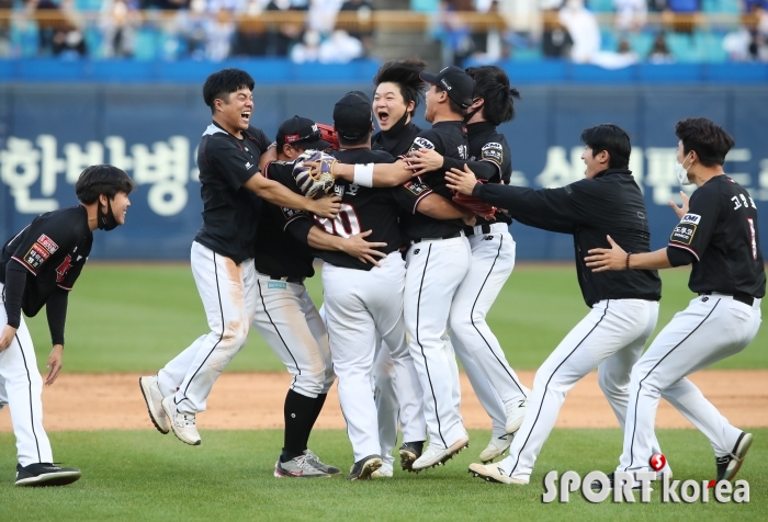 KT 선수들, 우리가 우승했다!