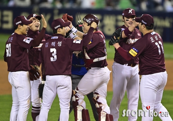 키움, 포스트시즌 불씨 살린 7-4 승리