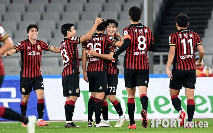 2-0으로 앞서 나가는 FC 서울