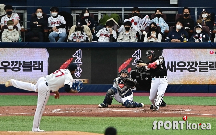 박경수 `0-0 균형 깨는 솔로포`