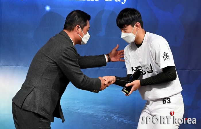 이종범의 축하를 받는 `제2의 이종범` 김도영!