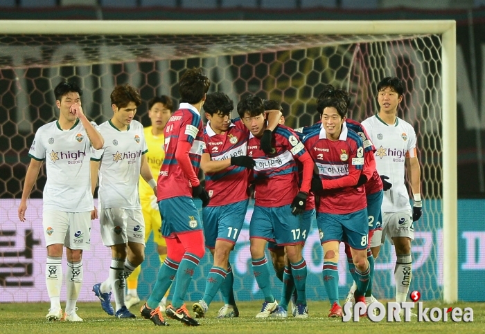 이현식 `선제골로 K리그1 승격이 보인다`