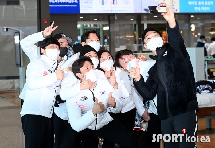 스노우보드 대표팀 `출국 앞두고 즐거운 셀카~`