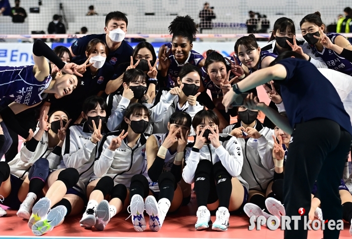 한국도로공사, 1위 현대건설 3-0으로 격파