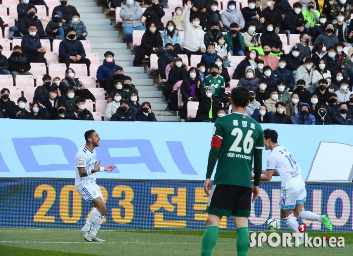 전주성에서 터진 레오나르도의 선취골