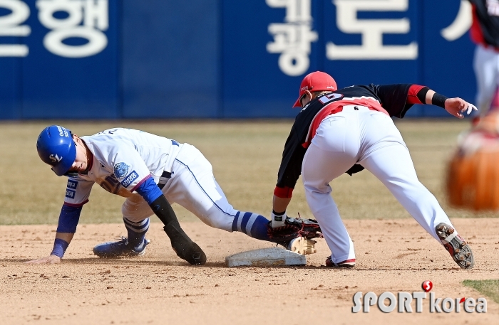 김성윤, 재빠른 2루 도루