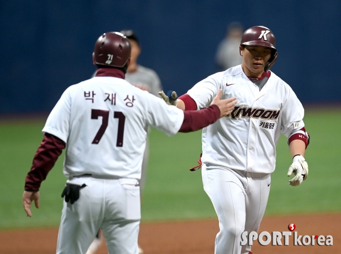 김수환 `추격의 솔로 홈런`