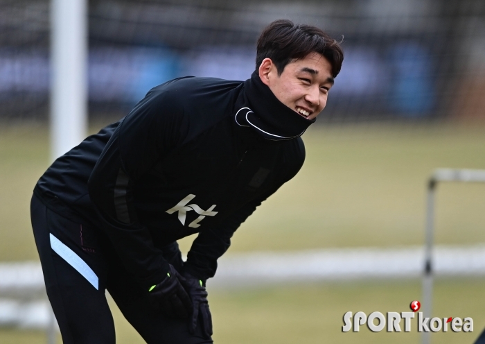 송민규 `웃음 만발`