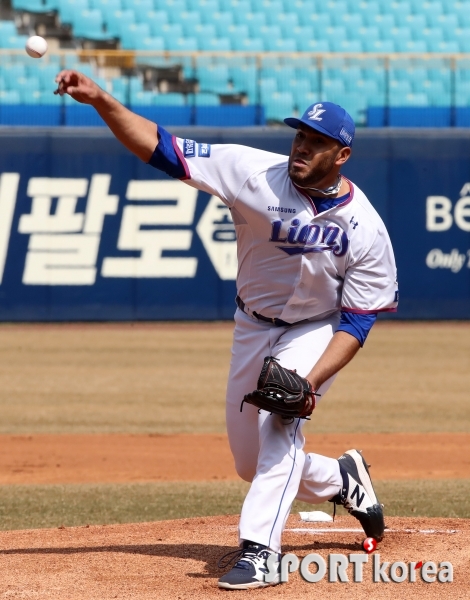 삼성 선발투수 수아레즈, 한국 무대 첫 투구 시작~