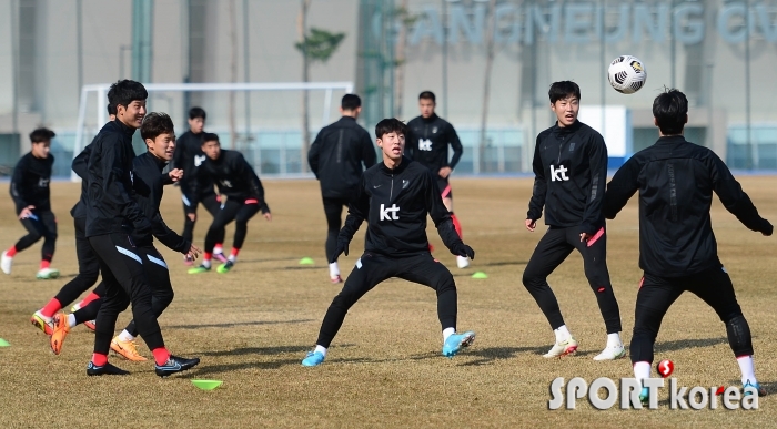 볼 하나에 집중하는 올림픽 축구대표팀