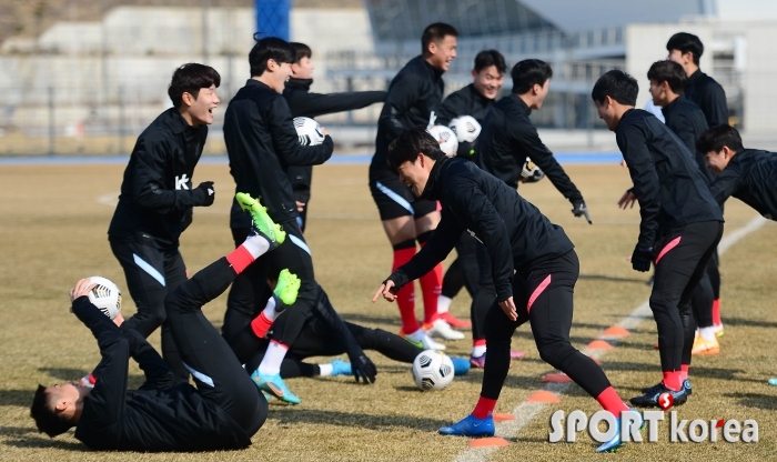 코로나19 분위기 속 화기애애한 올림픽 축구대표팀