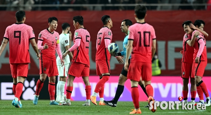 한국, 이란에 2-0 완승!