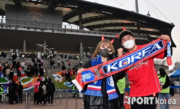 축구대표팀의 경기 `보고 싶었습니다`