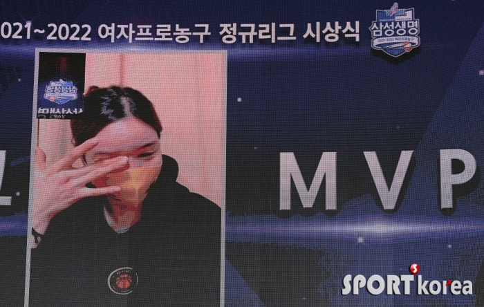 MVP 박지수 `눈물의 수상소감!`