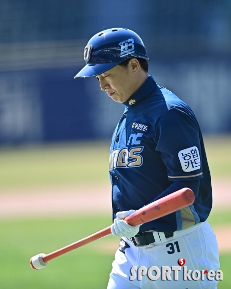 손아섭 `첫 타석은 아쉬운 삼진`