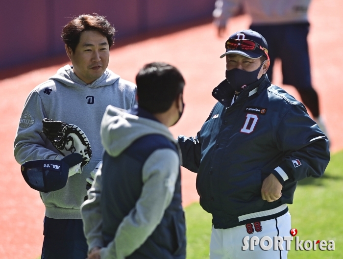 김태형 감독 `양의지와 만남에 싱글벙글`