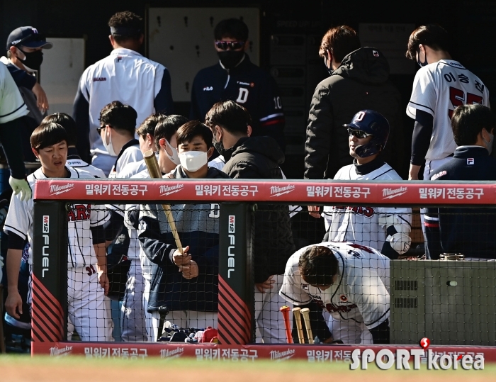 두산, 4-4로 아쉬운 무승부