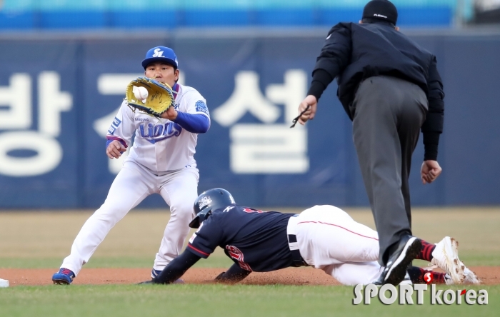 삼성 김상수, 조세진 볼넷인데 도루할 것 없어~